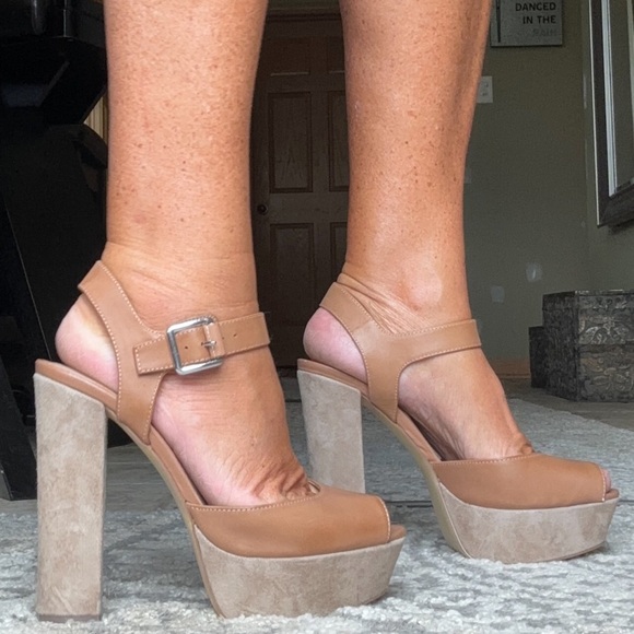 Steve Madden “Jillyy” Tan Leather Platform Peep Toe Heels NWOB Gorgeous! - Picture 15 of 16